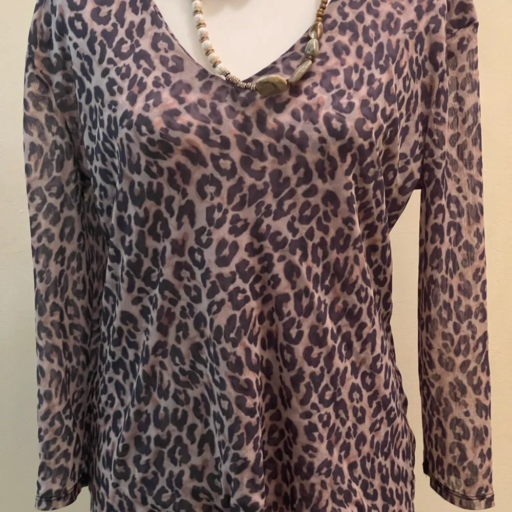 Leopard V-Neck Mesh Top - Picture 4 of 6